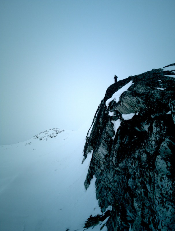 Hva med og kaste sleden ned her?